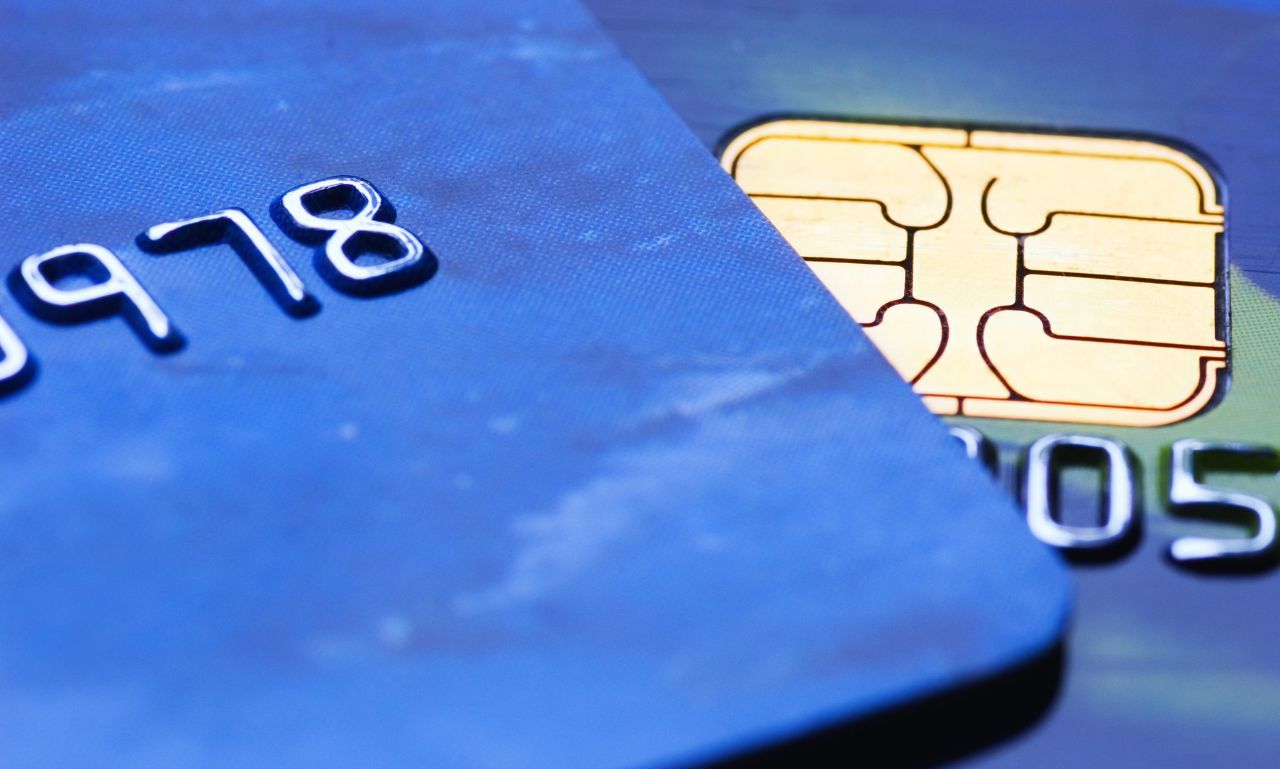 What is the Difference Between a Current Account and a Savings Account?