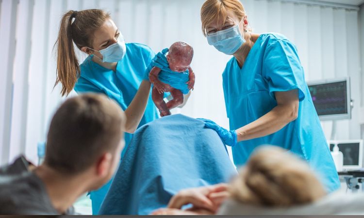 How Do I Become a Midwife Assistant?