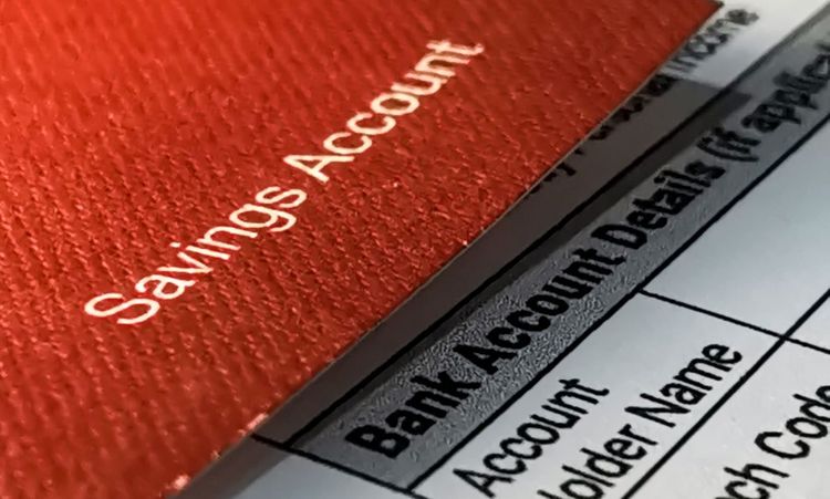What is the Difference Between a Current Account and a Savings Account?